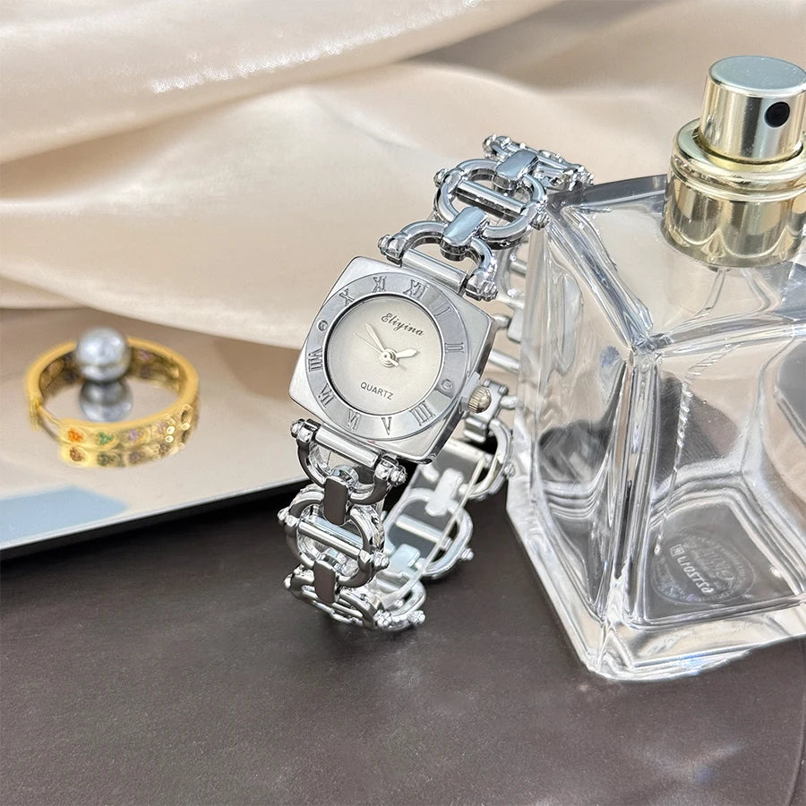 Ceas de damă - Design elegant cu cifre romane